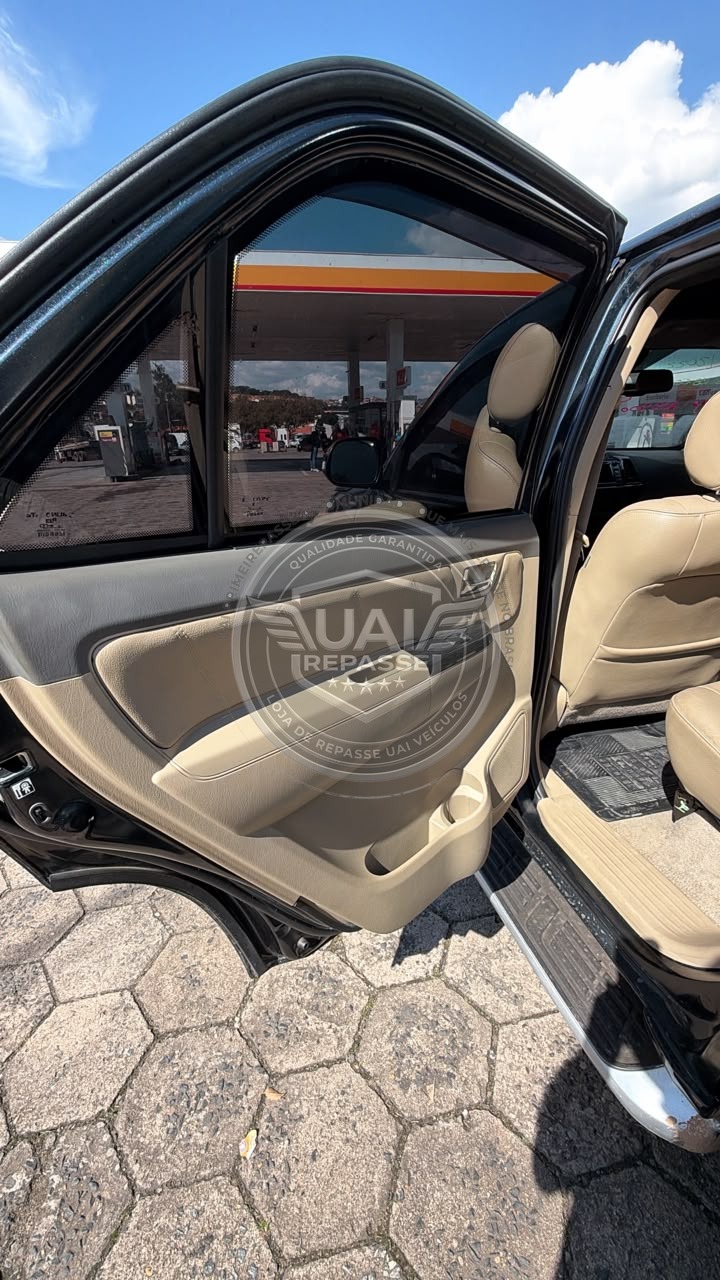 Toyota - Hilux SW4 SRV - Blindada foto 17
