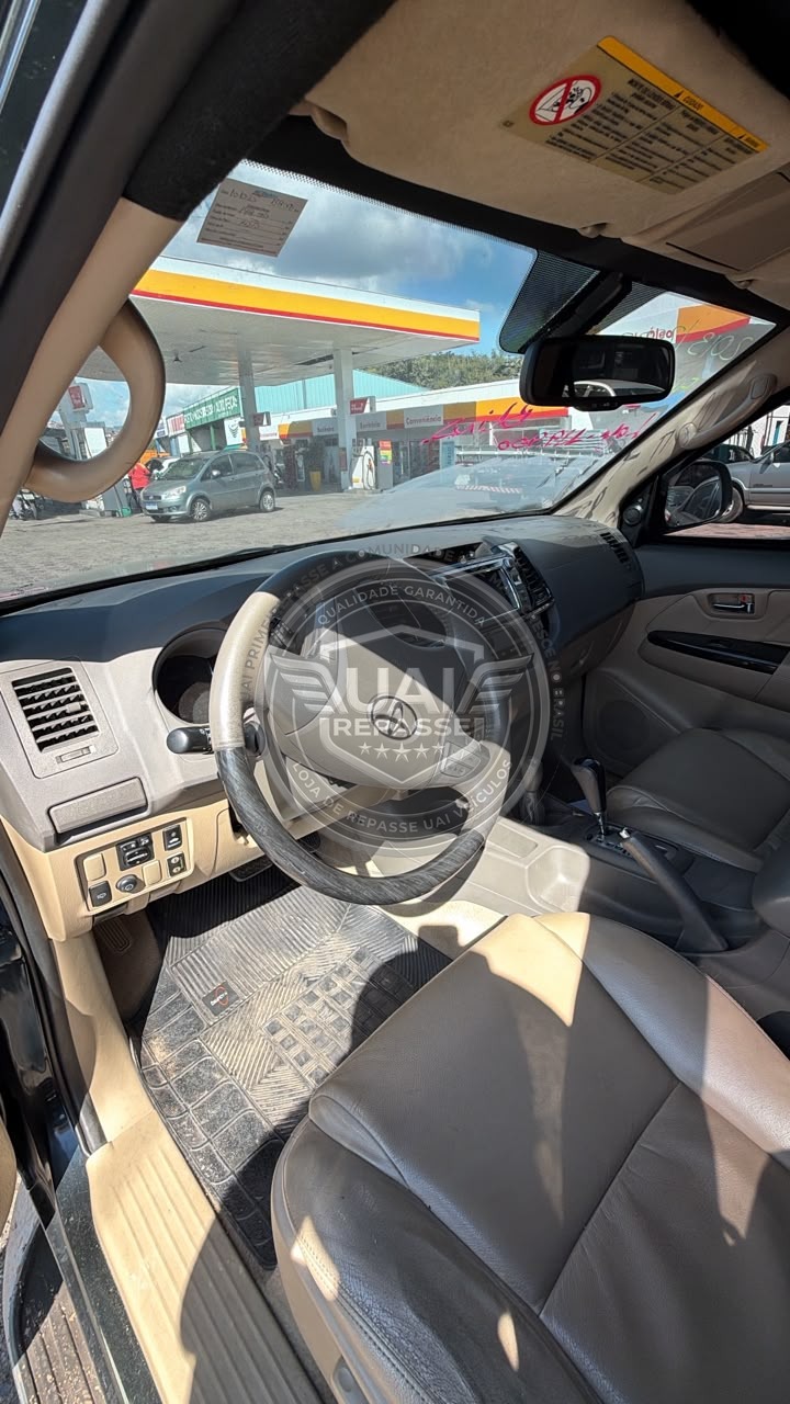 Toyota - Hilux SW4 SRV - Blindada foto 13